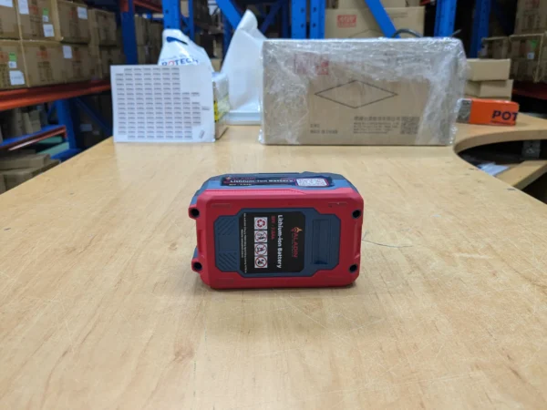 Pin máy khoan Aladin 21V 7.5Ah (15 cell): Chân pin phổ thông M21 Makita
