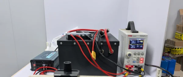 Pin LiFePO4 24V 100Ah 2.56kWh – Cell IFR32140, Đầu Anderson, Xả Tức Thời 4800W