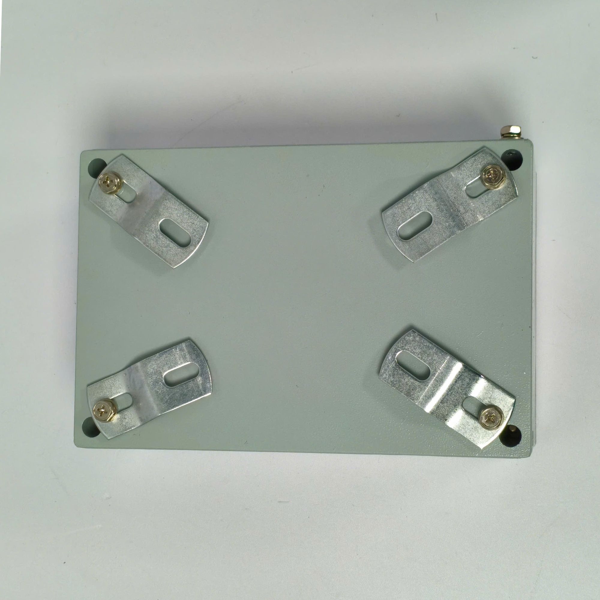 Mặt đáy và chân lắp hộp nối BJX-200x150x135