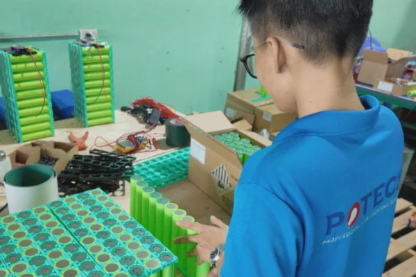Bộ pin cho đèn LED năng lượng mặt trời 12V-105Ah